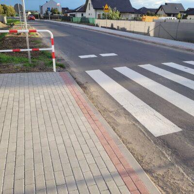 Chodnik przy drodze powiatowej w Pszennie w kier. żłobka gminnego