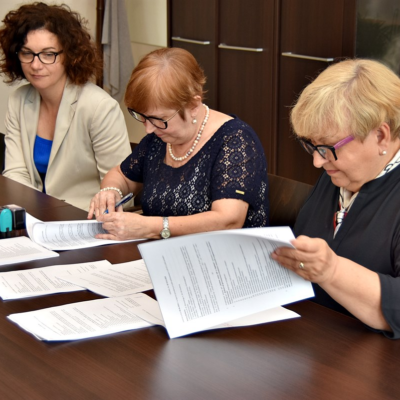 Podpisanie umów na wykonanie sali gimnastycznej i remizy z firmą EMBUD E. Laskowski