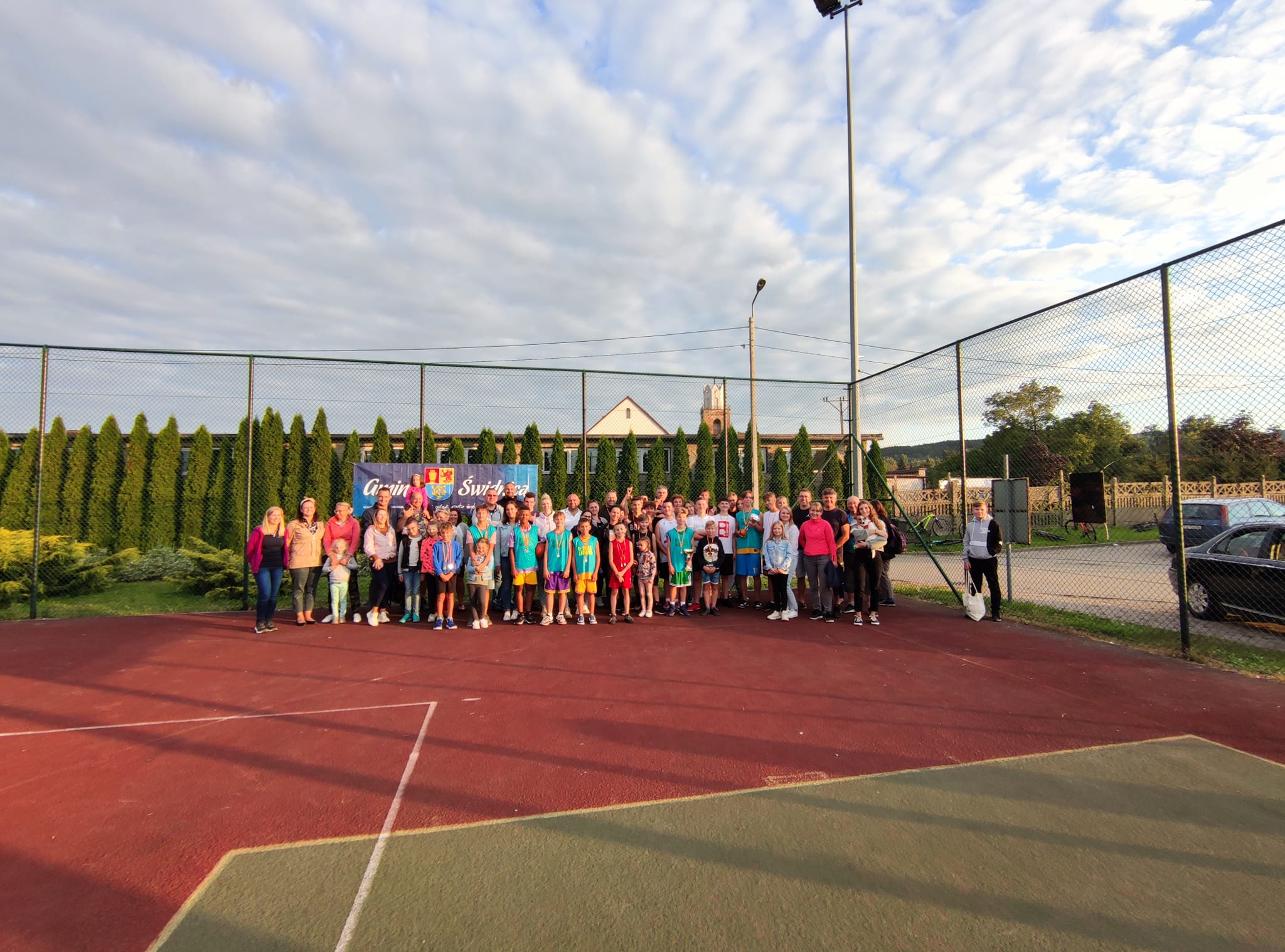Sportowe emocje na orliku w Lutomii górnej