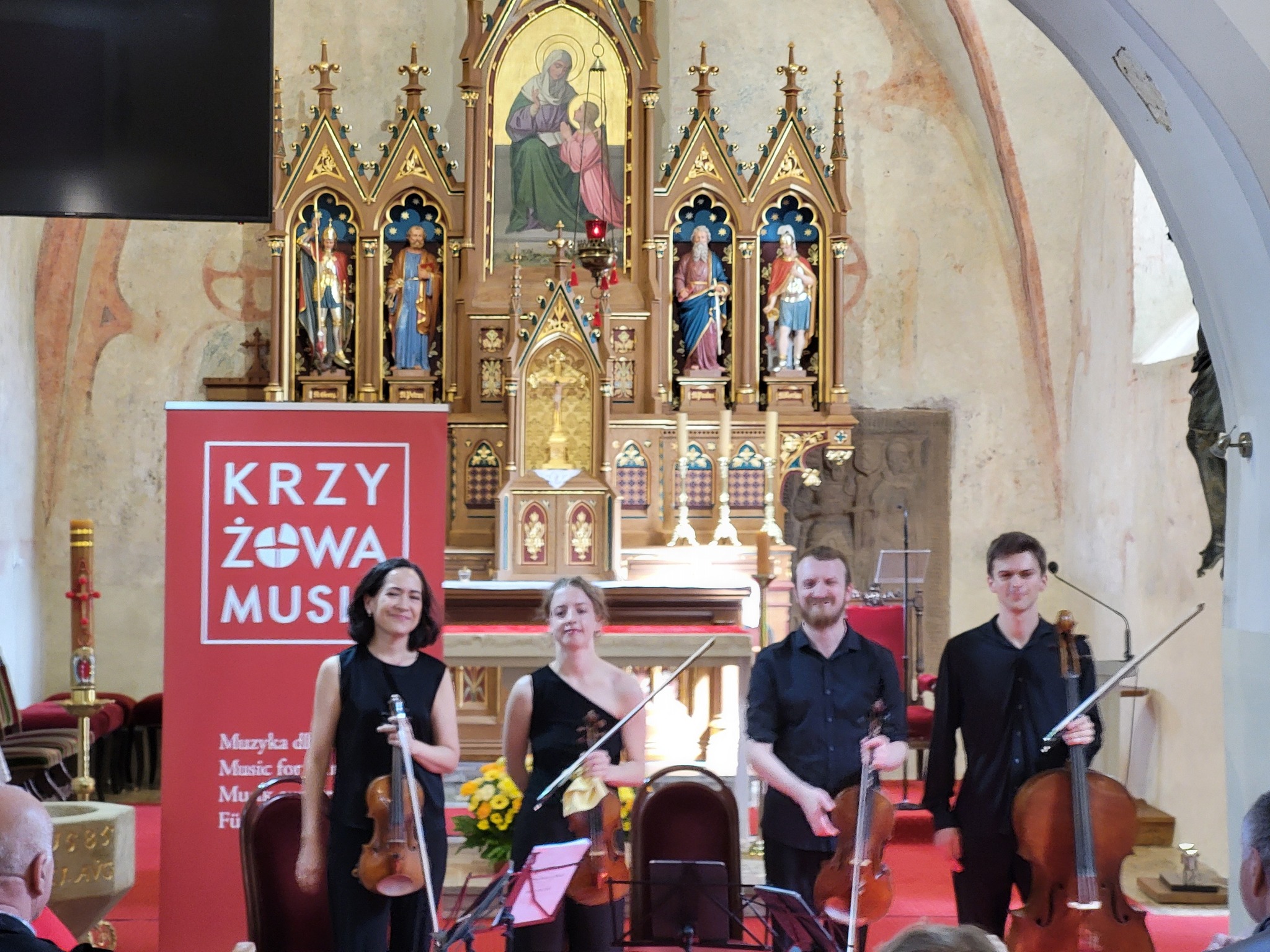 Muzycy podczas festiwalu Krzyżowa Music