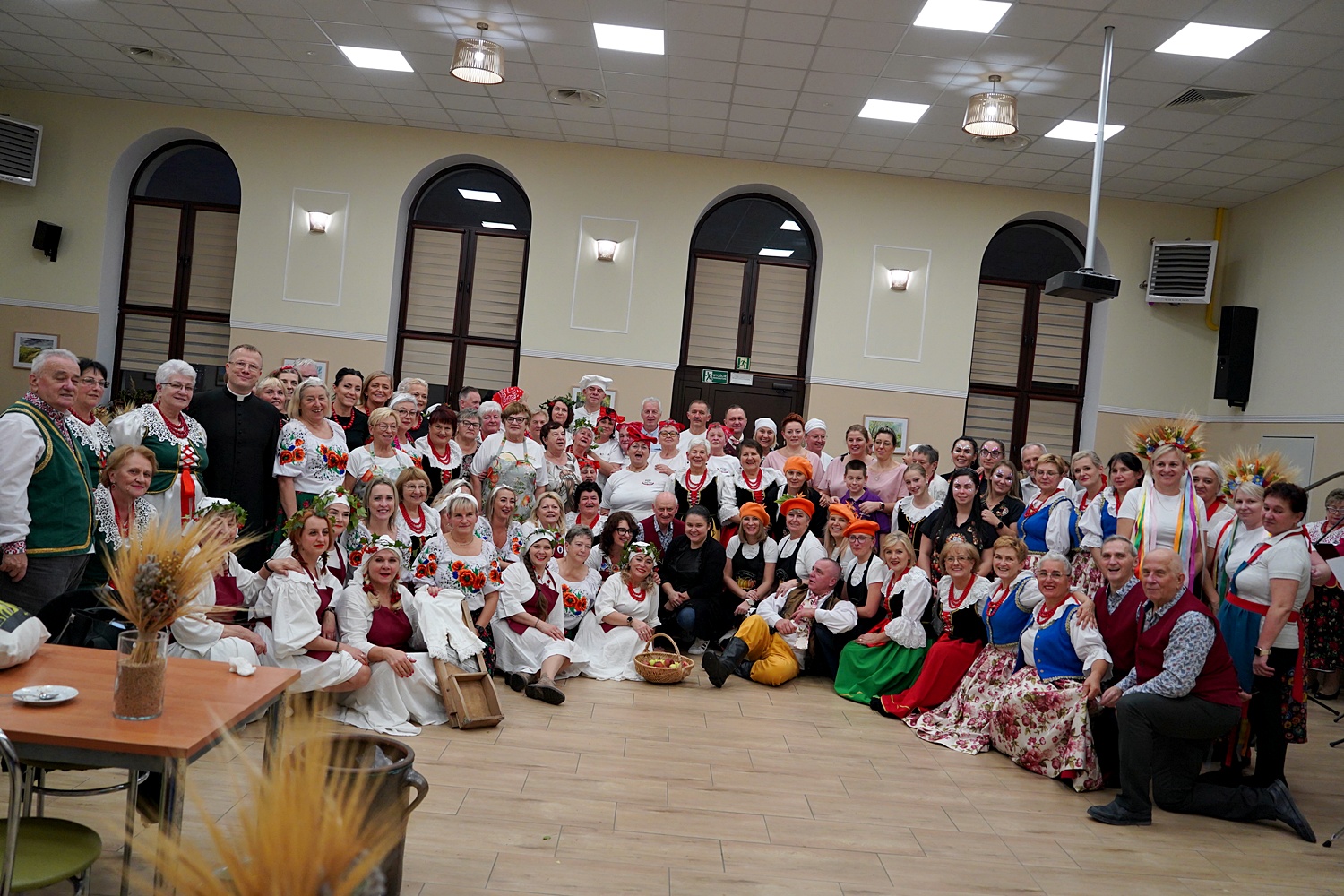 Kiszenie kapusty w Pszennie, uczestnicy wydarzenia w strojach