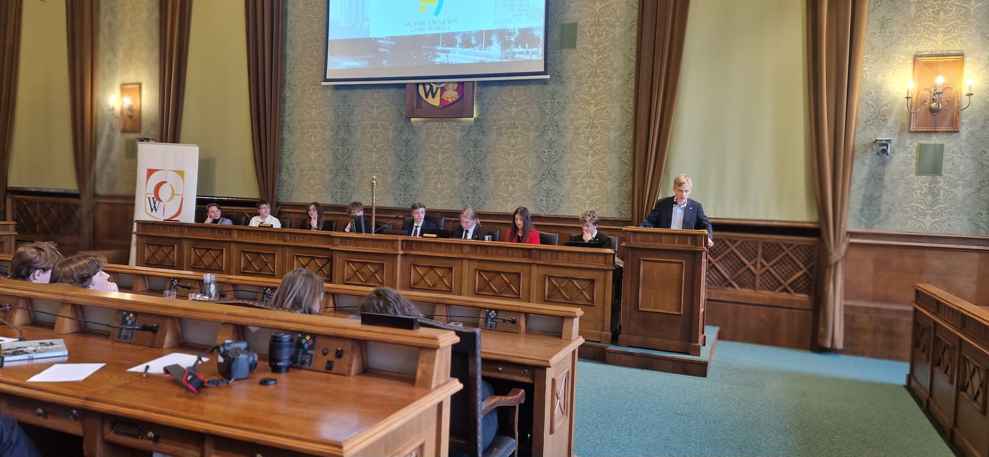 Przemówienia młodzieżowy rad podczas sesji tematycznej w UM Wrocław