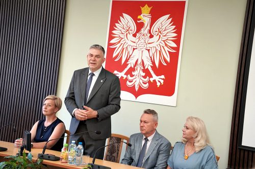 PRYMUSI OSOBOWOSCI 2026033