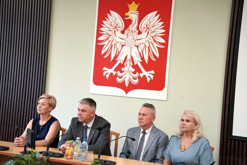 PRYMUSI OSOBOWOSCI 2026047