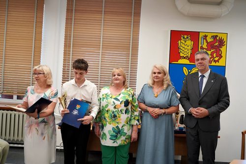 PRYMUSI OSOBOWOSCI 2026072