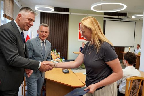 PRYMUSI OSOBOWOSCI 2026161