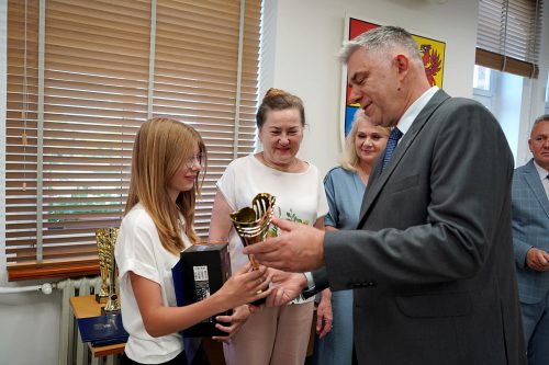 PRYMUSI OSOBOWOSCI 2026184