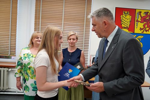 PRYMUSI OSOBOWOSCI 2026200
