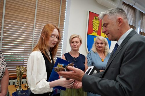 PRYMUSI OSOBOWOSCI 2026227