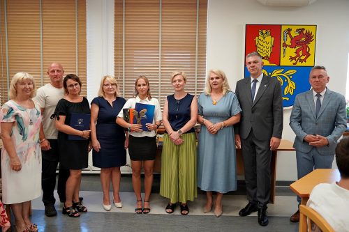 PRYMUSI OSOBOWOSCI 2026253