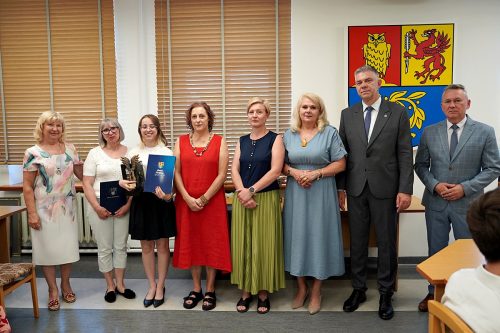 PRYMUSI OSOBOWOSCI 2026279