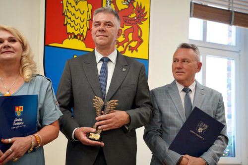 PRYMUSI OSOBOWOSCI 2026287