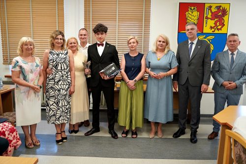 PRYMUSI OSOBOWOSCI 2026304