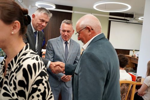 PRYMUSI OSOBOWOSCI 2026329