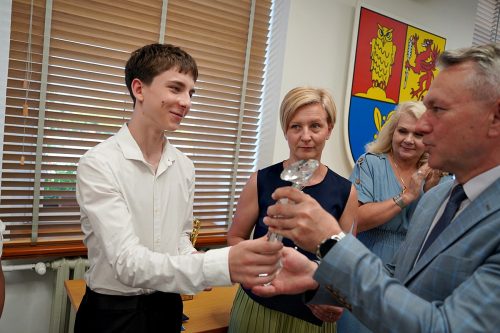 PRYMUSI OSOBOWOSCI 2026343