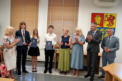 PRYMUSI OSOBOWOSCI 2026352