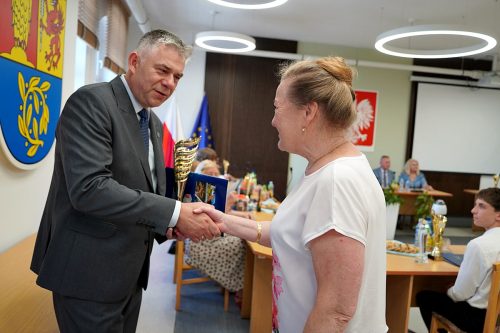 PRYMUSI OSOBOWOSCI 2026377