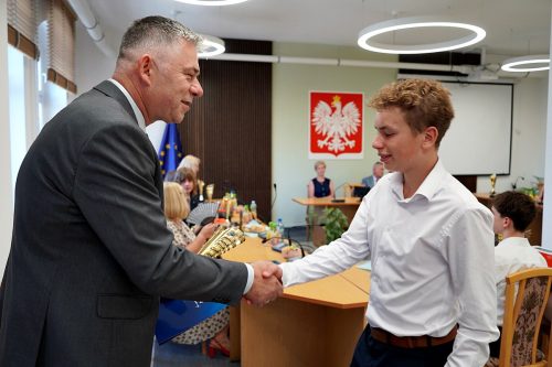 PRYMUSI OSOBOWOSCI 2026393