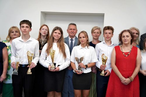 PRYMUSI OSOBOWOSCI 2026432