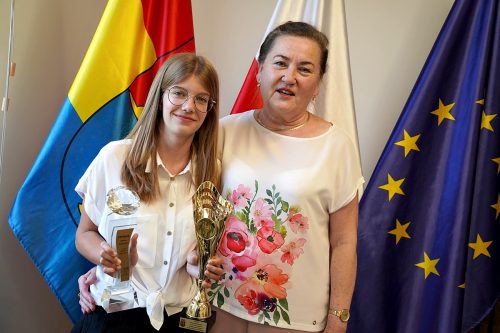 PRYMUSI OSOBOWOSCI 2026477