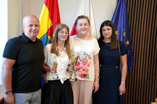 PRYMUSI OSOBOWOSCI 2026480